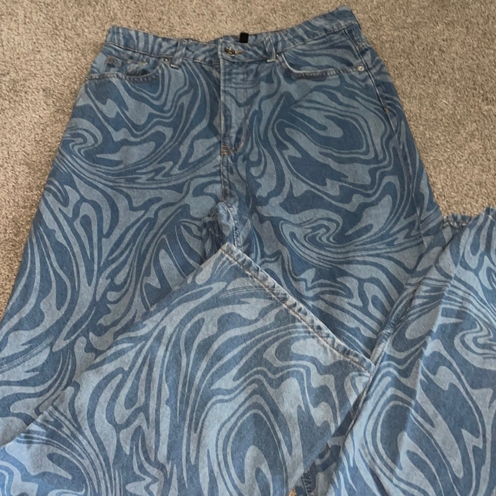 Super cute patterned jeans!